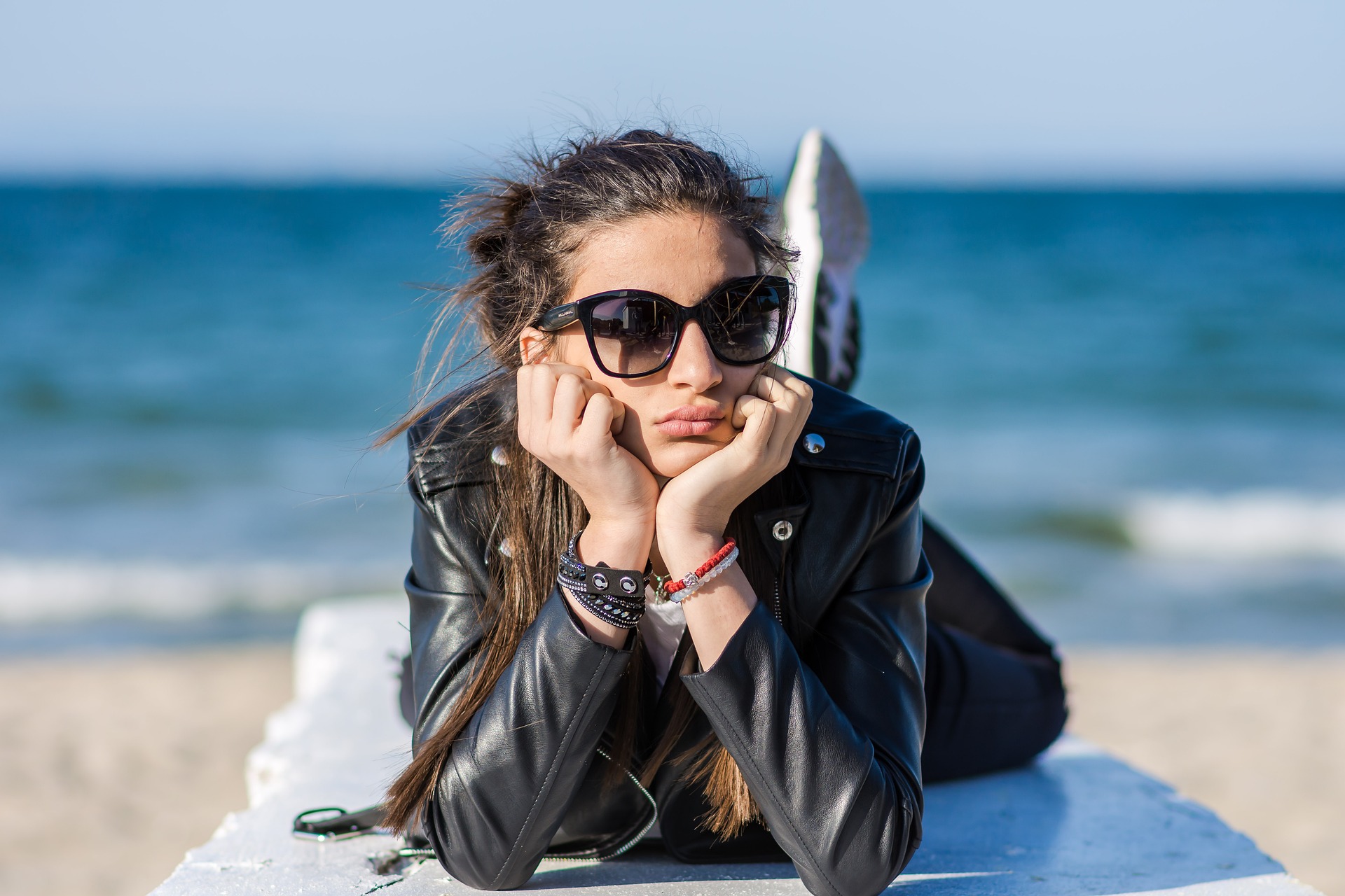sunglasses-3359220_1920